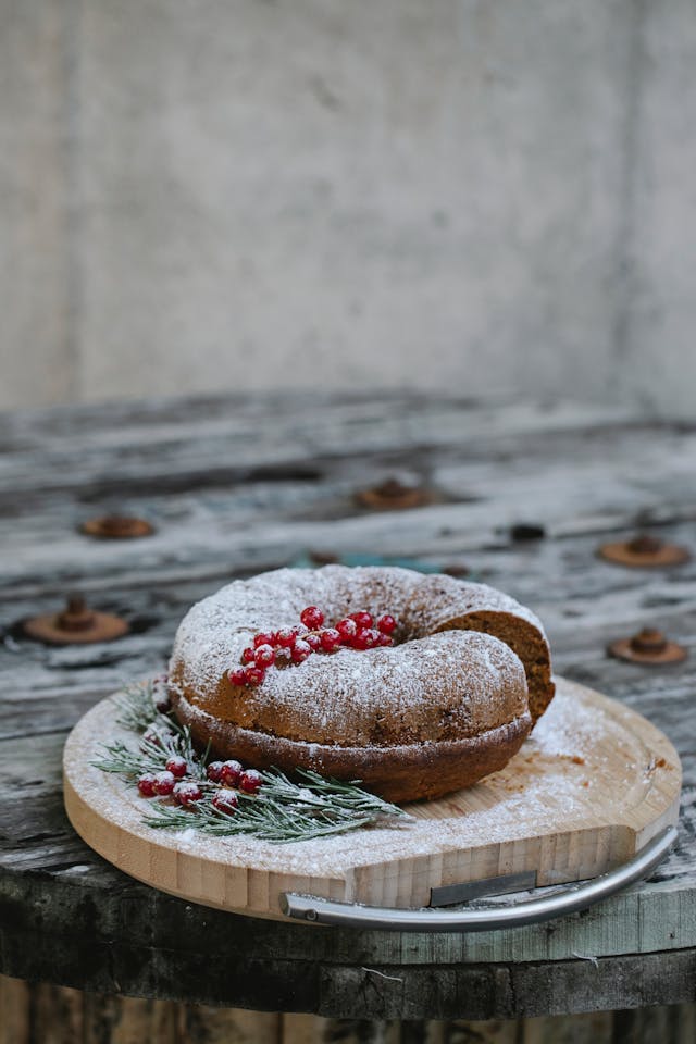 Photo by Tim Douglas : https://www.pexels.com/photo/delicious-cake-with-red-currants-on-tray-during-christmas-holiday-6210812/